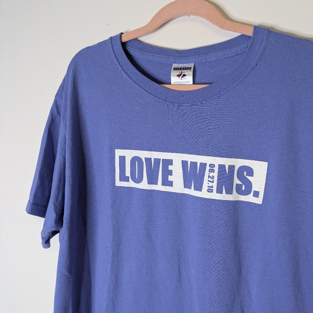Vintage "Love Wins" Jerzees Cotton Men's Graphic T-shirt